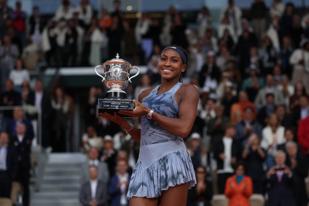 时面临来自 时面临来自